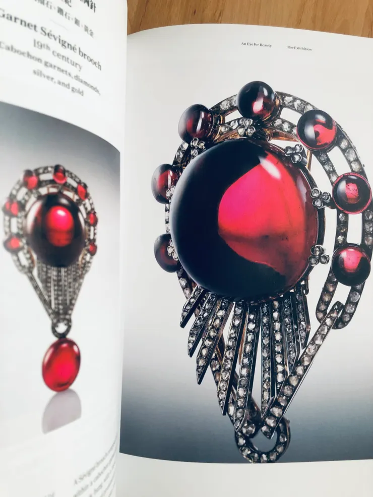 石榴石賽維涅式胸針