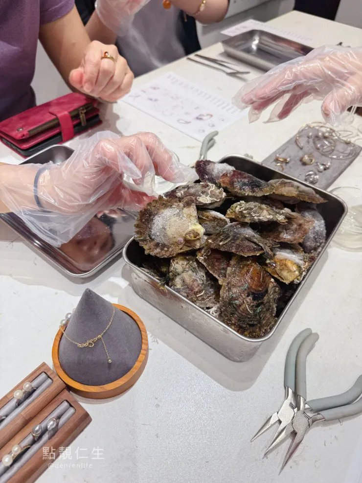 Makers’ Base Taipei｜每桌一小盤貝殼 挑選中