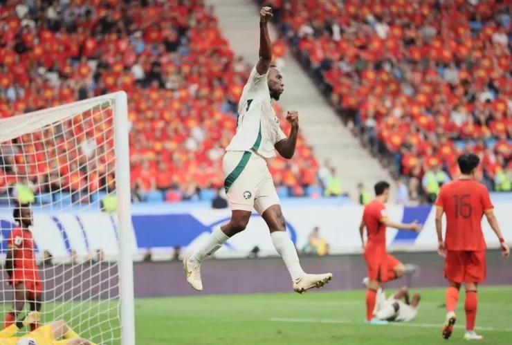 卡迪殊頭槌破網助沙地阿拉伯反勝2:1