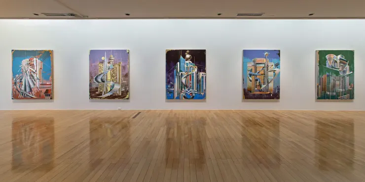 崔潔 CUI Jie 系列作品 由右至左：《新北市政府大樓，新北市》、《中部非洲國家銀行，雅溫德》、《薩拉姆塔，杜哈》、《西方城門，貝爾格勒》、《羅威爾公寓，新加坡》，2020 圖片來源：臺北市立美術館Facebook粉絲專頁