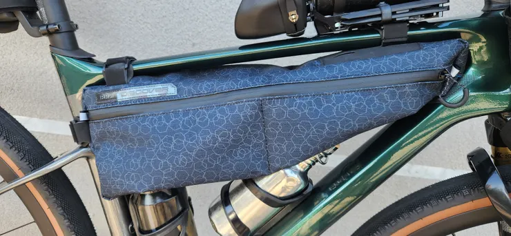 PRO Discover車架包，5.5L。市售車架袋/車架包款有2.7L/5.5L兩個選項，但是限量版只有5.5L喔。