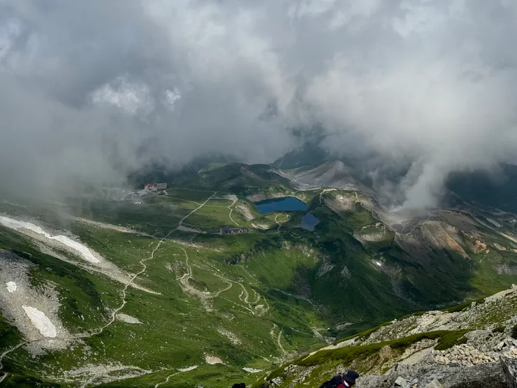 同時可以看到Mikuri池（大）和Midori（小）池