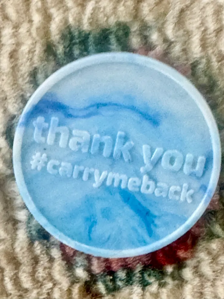 獲贈回收垃圾製成的感謝幣一枚。