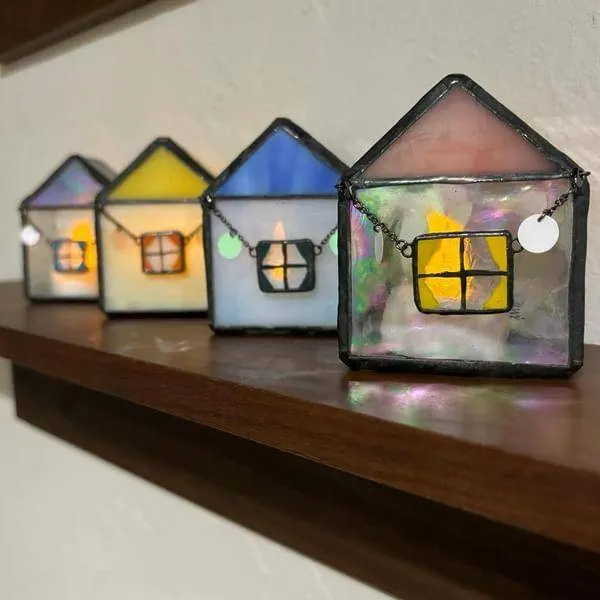 高菜汁粉《ひかり灯るお家》系列作, 2024, 複合媒材,每件 8cmx6.5cmx4.9cm