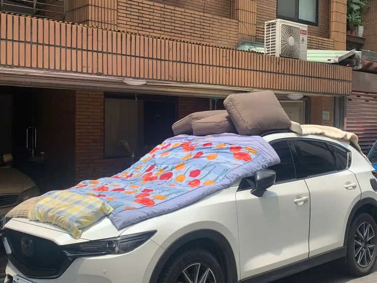 開車看不見前方視野，猶如無打開心房的教養