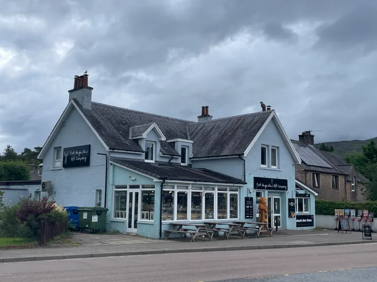 收費停車場對面的禮品店