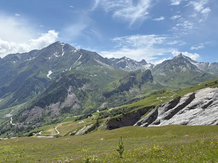 風景如畫的下坡路段