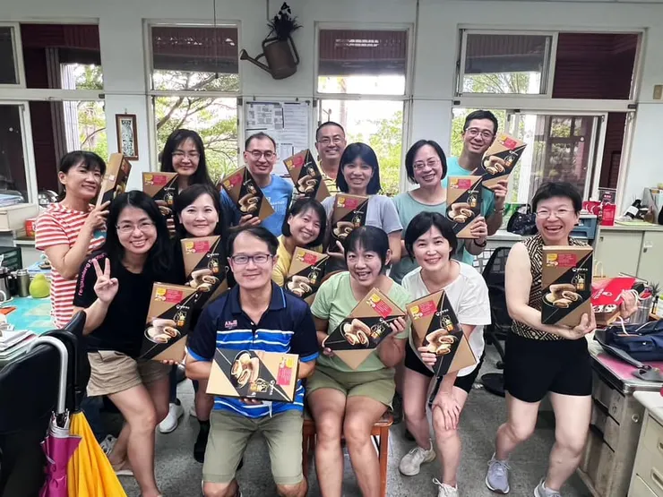 我們的大家庭（很珍惜跟大家在一起的時刻😘祝大家中秋快樂🎑）