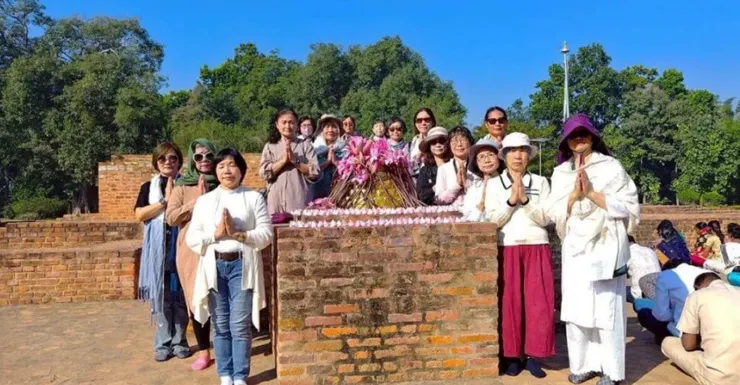 印度朝聖團佛教聖地合影
