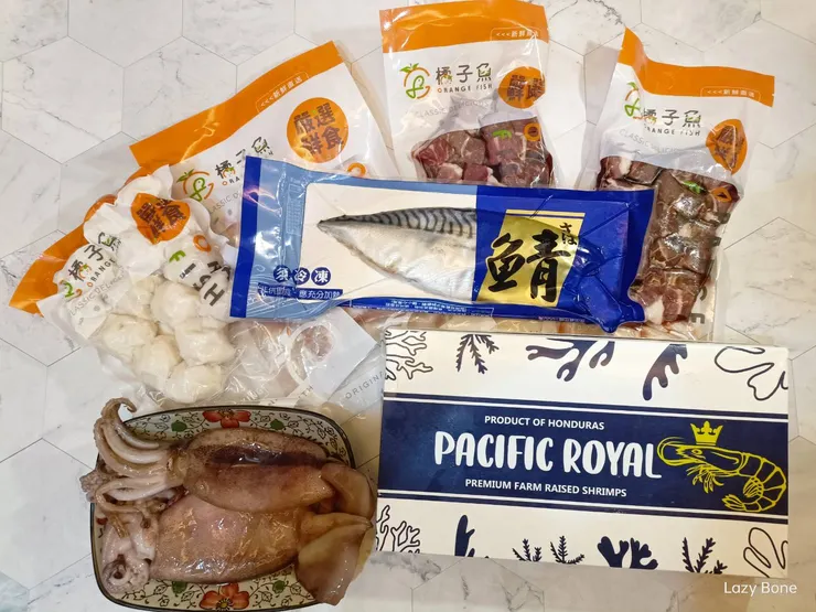 橘子魚鯖魚片、白蝦、魷魚串、骰子牛、松板豬燒肉片、花枝丸