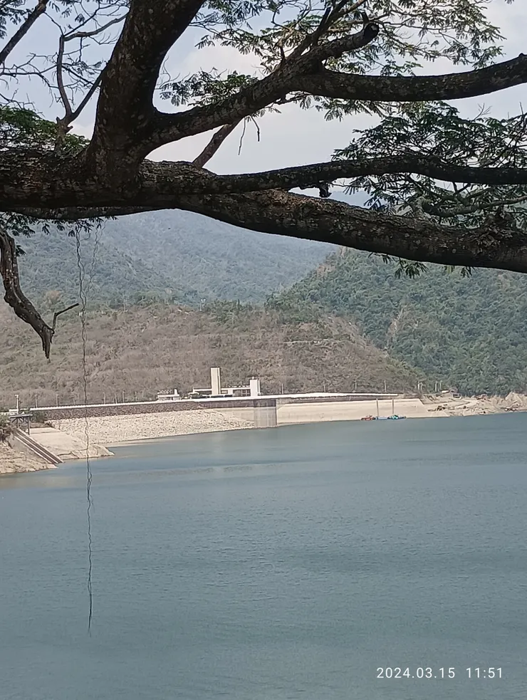 遠眺水庫壩上