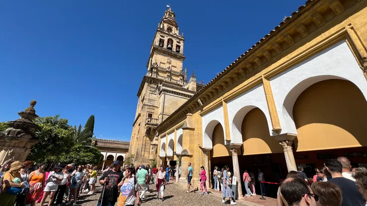 售票處靠近鐘樓