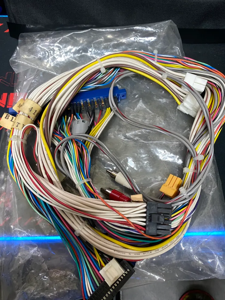 在這段時間，我趁機在日拍上標到一條品像還不錯的001線，照片裡面也可以看到額外分接出來的紅白頭立體聲線組