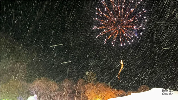 看完煙火再回去—想起許茹芸這首歌：）喜歡，我在心中和一直想念的人一起看煙火。