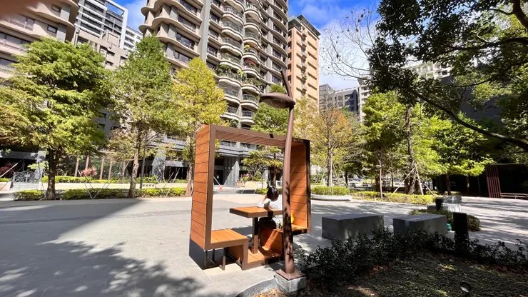 鄰近社區的開放空間。林口重劃區的街廓整齊寬敞、友善行人。