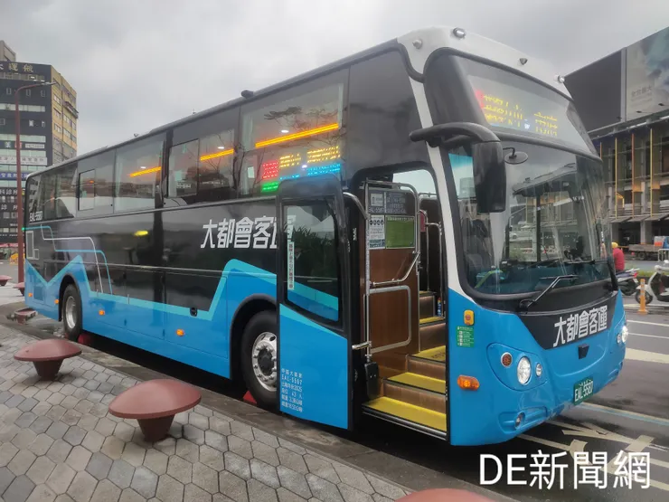 圖為2088城際電巴。(記者曾金萬/拍攝)
