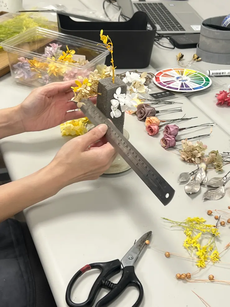 老師示範量尺寸分佈