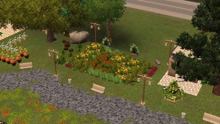 從公廁出來，旁邊又有一個大花圃。