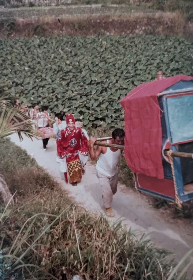 民國72年，筆者四弟結婚，隆重安排舉行古禮迎娶