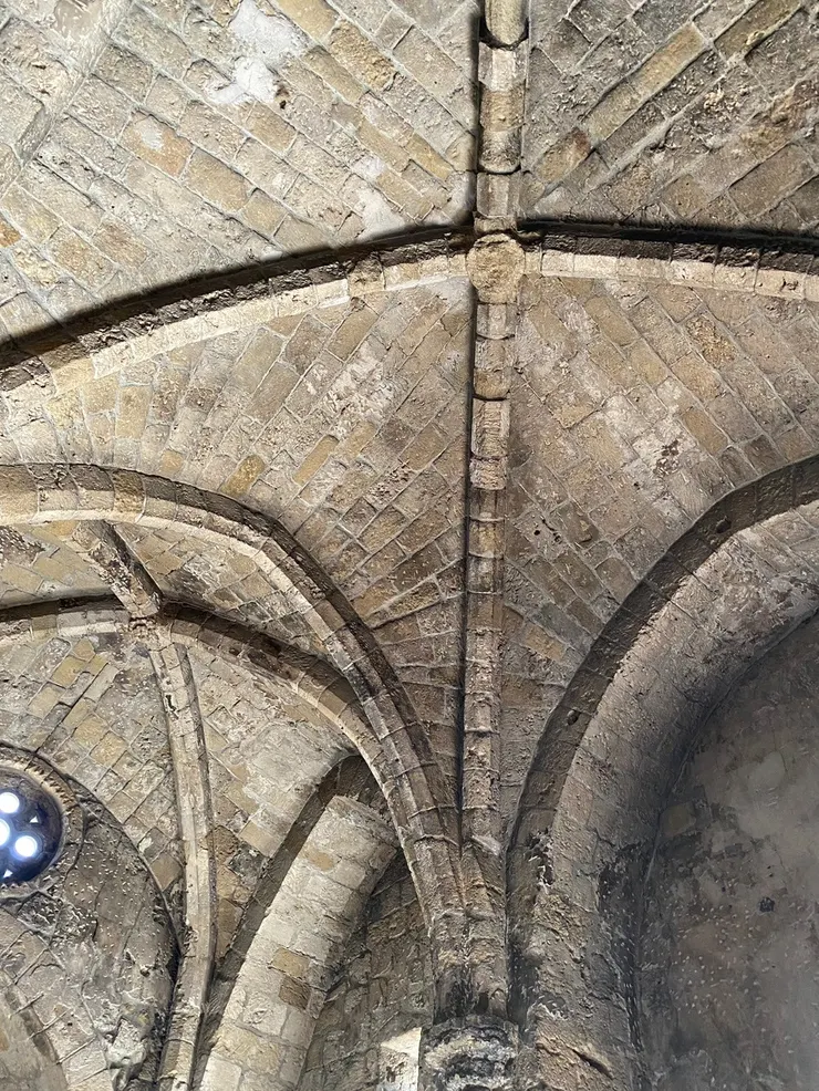 照片可以看出「拱」支撐成「圓頂」