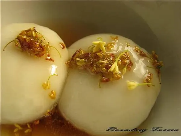 加上一點桂花釀到湯圓上就非常甜美！