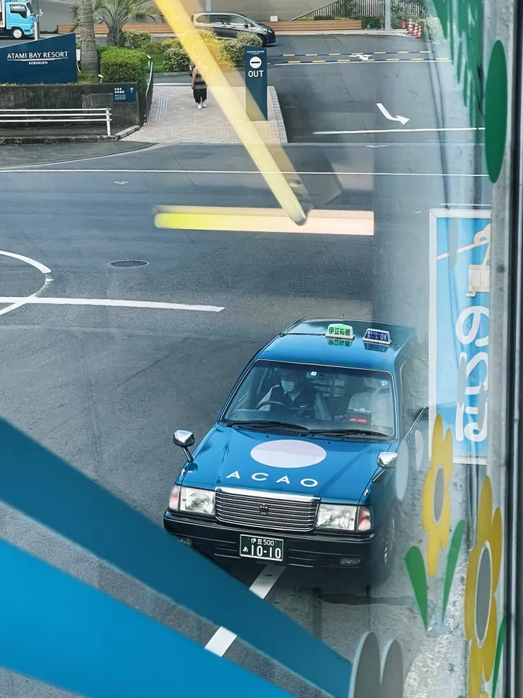 #在纜車搭乘處看到可愛的伊豆箱根計程車,配色很可愛🙂↕️