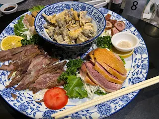 要知道，活著就是一件很幸運的事情。而且任何想法都有改變的可能性，尤其是自己的想法。自己認為這家聚餐的餐廳不錯，但卻不能保證其他人也會喜歡。換個角度來說，如果強迫別人去一家自己不喜歡的餐廳吃飯，或許別人也不一定會願意吧！