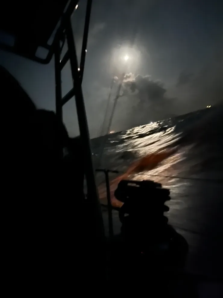 那晚一上來就是這景象。我只來得及拍這一張（雖然也拍不出來），之後再沒力氣拿出手機。