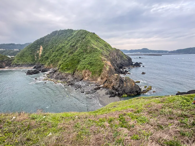 回望玻璃沙灘和南方澳漁港