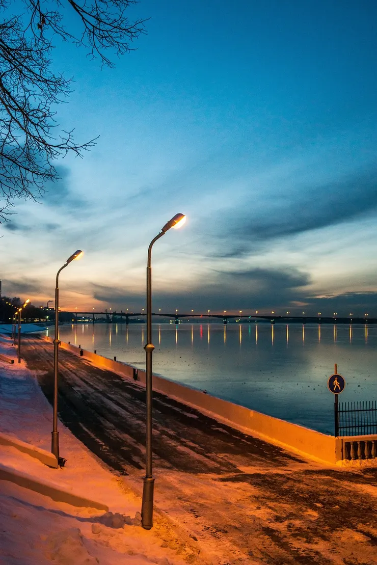 在河堤散步，有機會瞥見人生各種風貌，還有次遇到穿情侶上衣的阿公阿嬤，浪漫到很想偷拍下來（圖/PIXABAY）