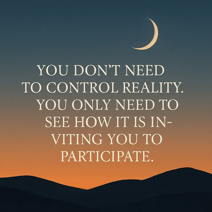 無須控制現實，只需看見它正悄悄地邀請你，參與其中。