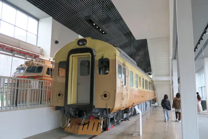 元老級阿婆號EMU100型，而且還是原始塗裝