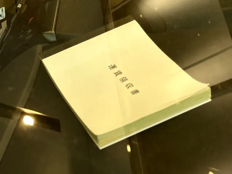 車內有很多還原細節的小道具，只是玻璃反光，拍的照片效果不佳，惟有拍這本車費帳簿