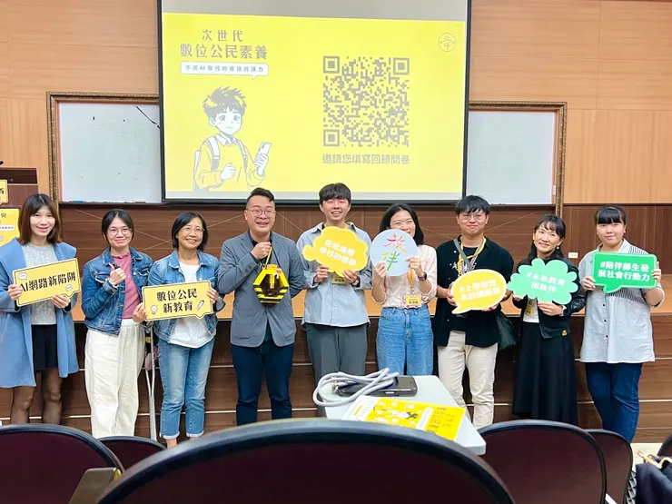 岡山國中團隊分享「巢狀大岡山龍眼蜜」，㊗️放伴協會團隊心想事成，永遠甜蜜蜜❤️