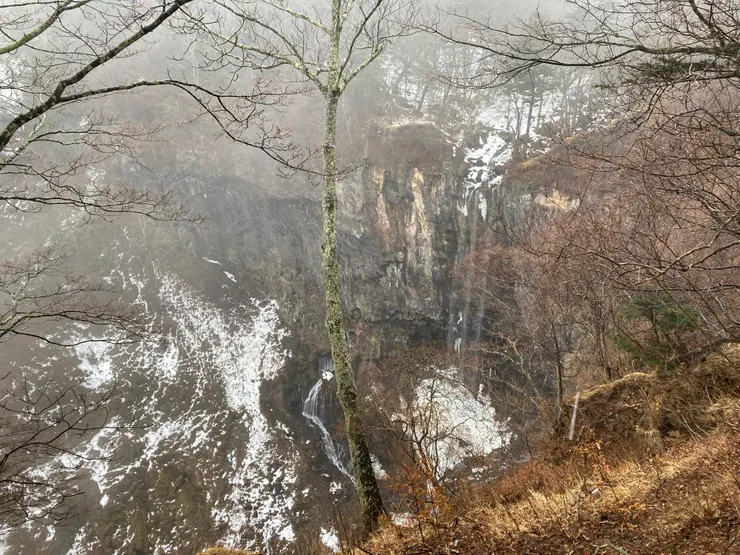 華嚴瀑布稀少的水量