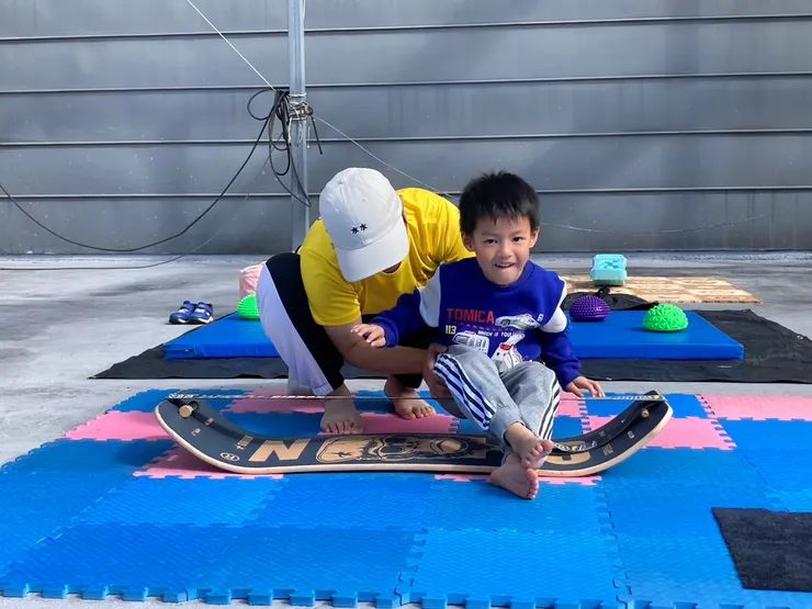 走繩板能讓小朋友玩得超開心