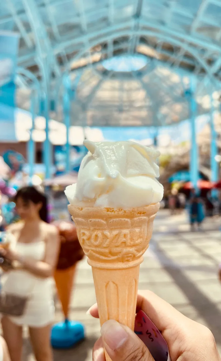    吃個土耳其冰淇淋清涼消暑一下，可以和老闆互動較勁一下，看誰比較厲害^^   I攝影:Sunnyah