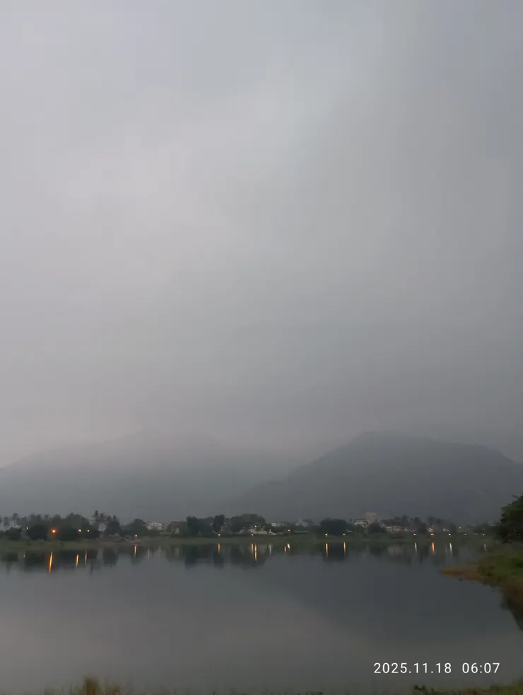 雲山霧水曉風前