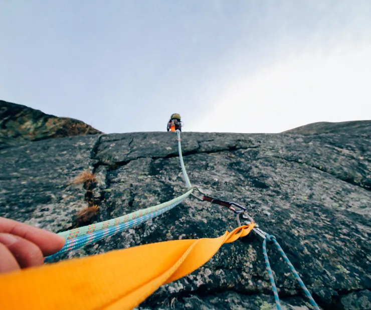 繩子只是讓你借力使力，千萬別把全身重量壓上去。