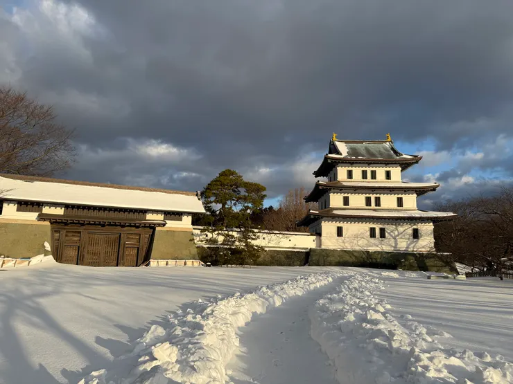 松前城。