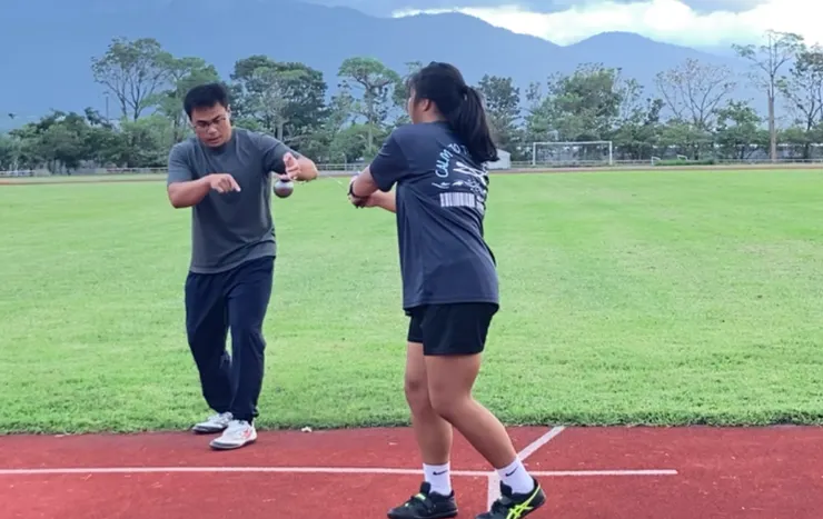 鏈球技術指導中