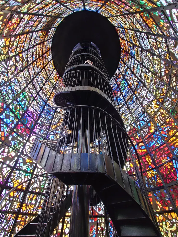 〈象徵幸福的交響樂雕塑〉