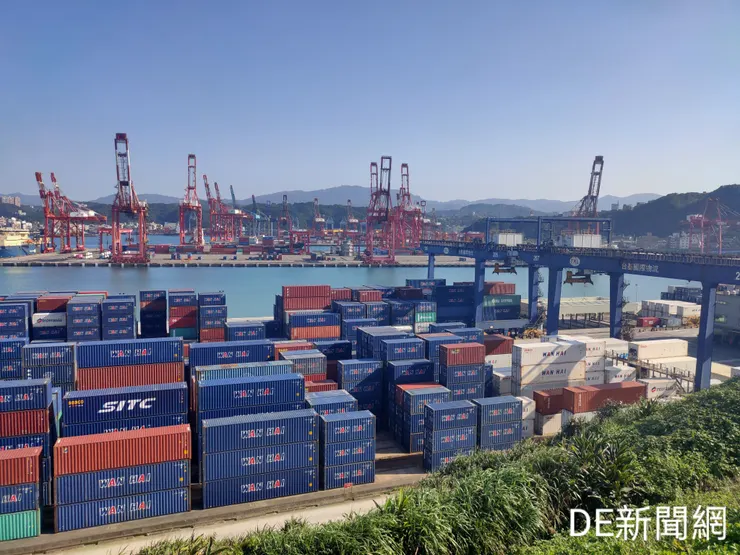 運輸業者載運進出口貨物,均需依照規定詳列艙口單。(記者曾金萬/攝)