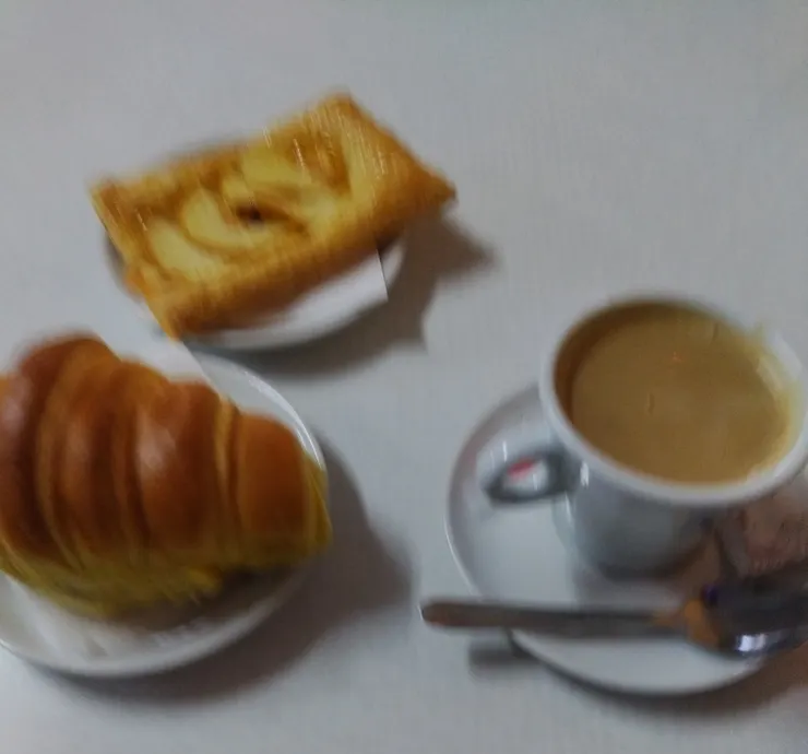 吃早餐興奮到模糊