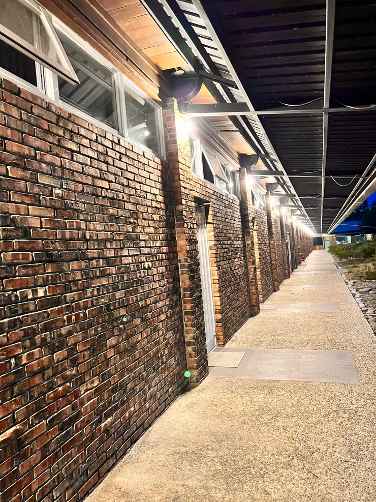 紅磚瓦的客房區