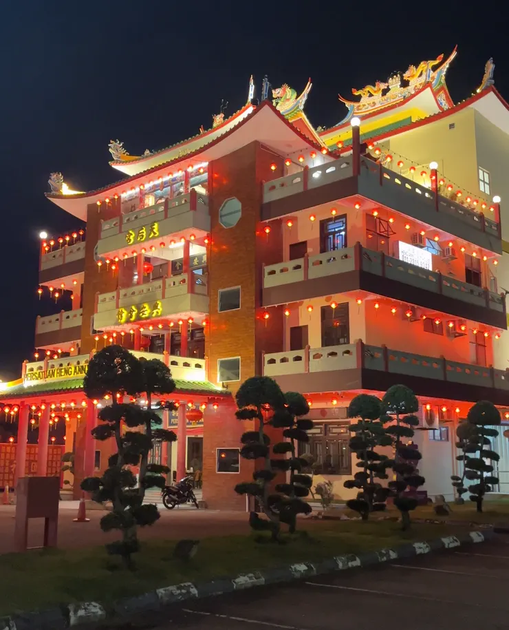 整棟建築很漂亮，晚上還會點燈。