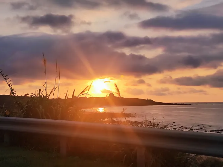 獻上當天北海岸的夕陽，祝 大家光芒四射、大放異彩
