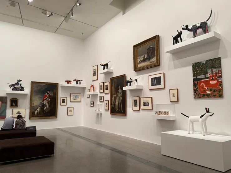 有很多原民作品“Ku”的展廳 