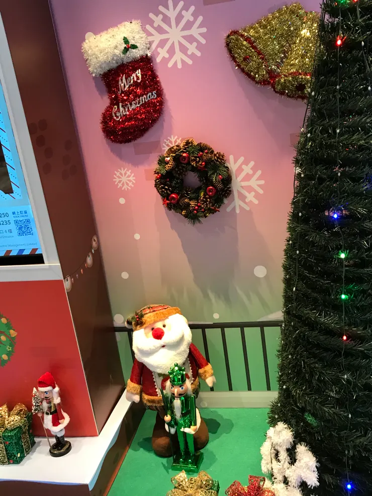 其實我很喜歡聖誕節的裝飾，很有開心和浪漫的感覺。