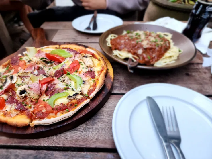 Pizza & 肉醬義大利麵